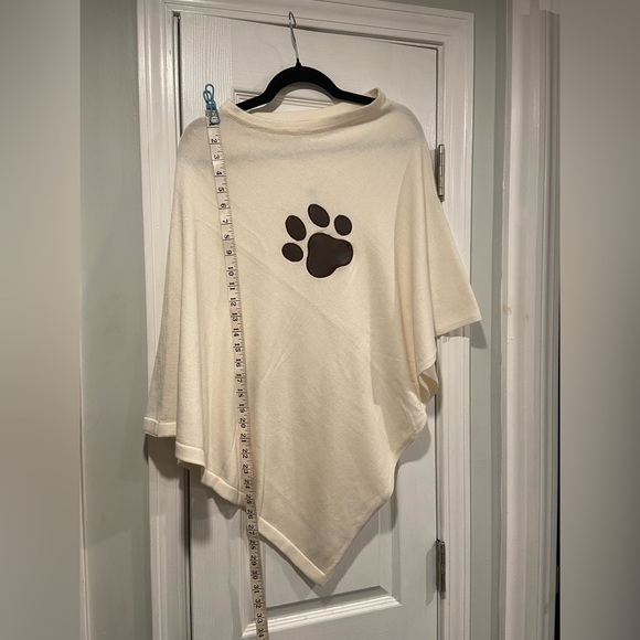 NWT Top It Off Cream Knit Pullover Poncho Shawl Brown Faux Leather Dog Cat Paw - Picture 7 of 9